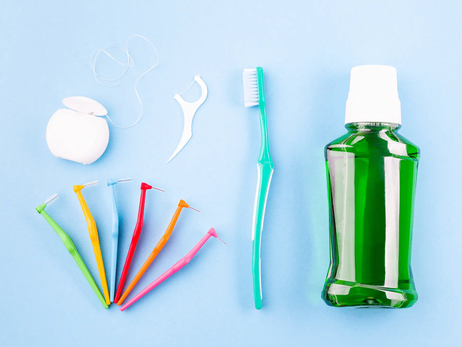 Error #5: No usar hilo dental ni enjuague bucal