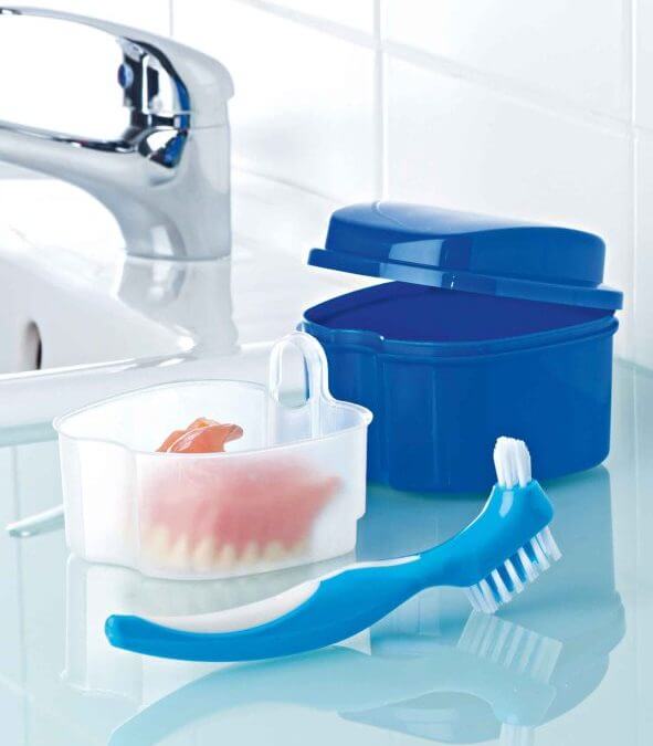Limpieza Diaria de la Prótesis Dental