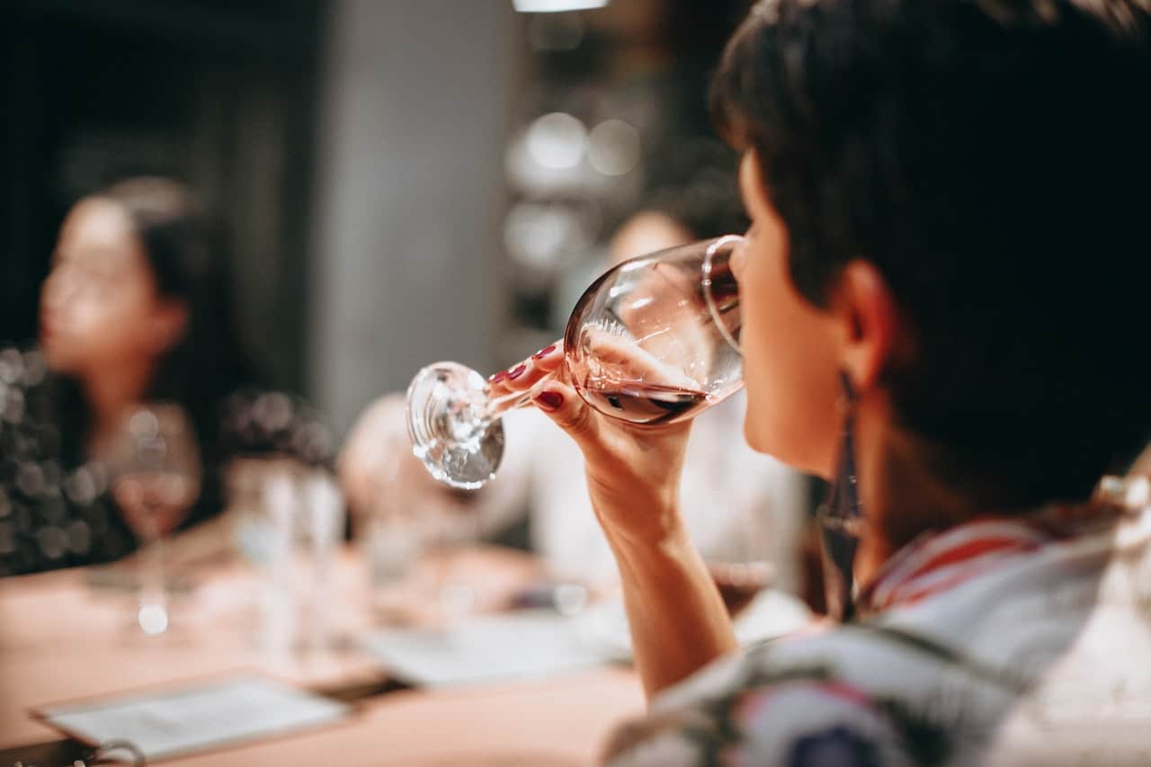 La influencia del alcohol en la salud bucal 1 ¿Cómo Afecta el Alcohol a la Salud Bucal?