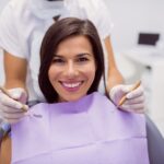 La mejor rutina nocturna para cuidar tus dientes