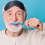 Salud bucal y Alzheimer: cómo cuidar la boca de una persona con demencia